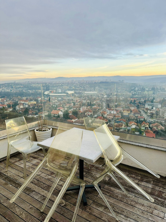 Penthouse de inchiriat cu pergola și jacuzzi, 90mp+80mp terasa, zona Gruia