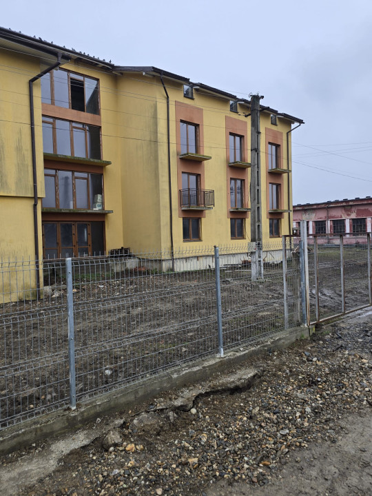 Hotel cu restaurnt ,42 camere ,2 apartamente ,1600 mp construiti , teren 5000 mp