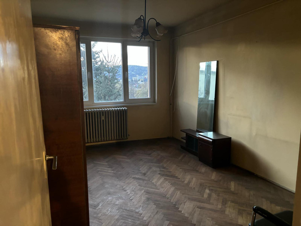 apartament cu 4 camere,2 bai zona Parcul Mare