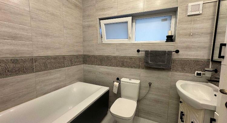 apartament cu 2 camere,boxa si parcare