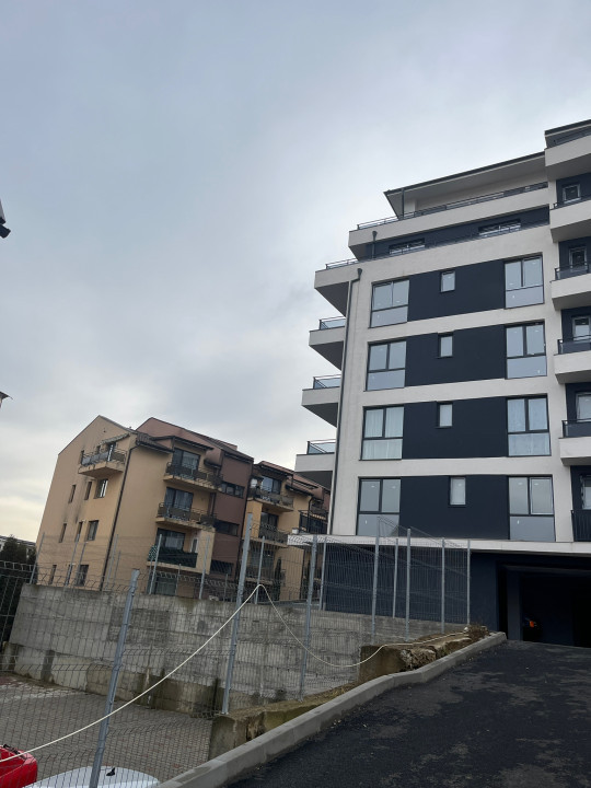 Apartament de 3 camere, finisat, 64 mp, 2 bai, Parcare, zona Fagului