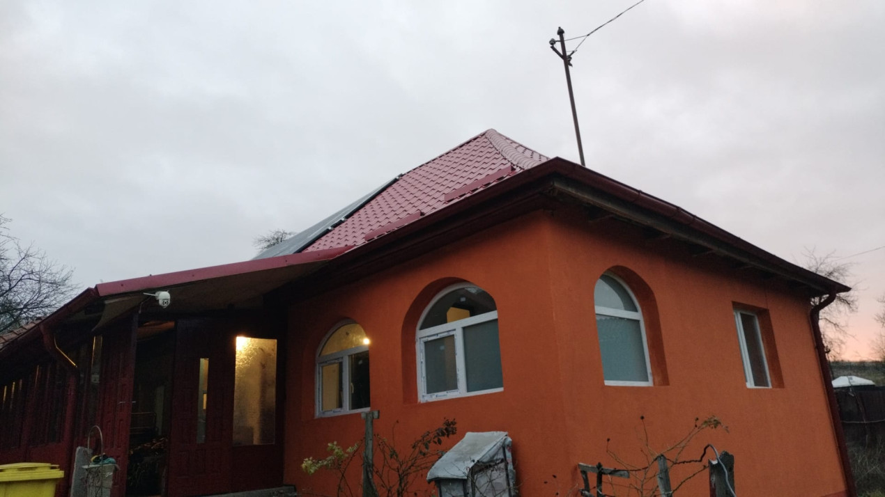 Casa renovată de închiriat, teren 3500 mp