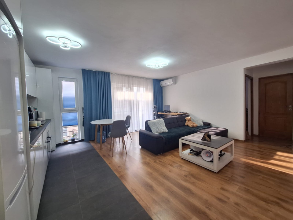 Apartament cu 2 camere, 48 mp, boxa, balcon, zona Eroilor