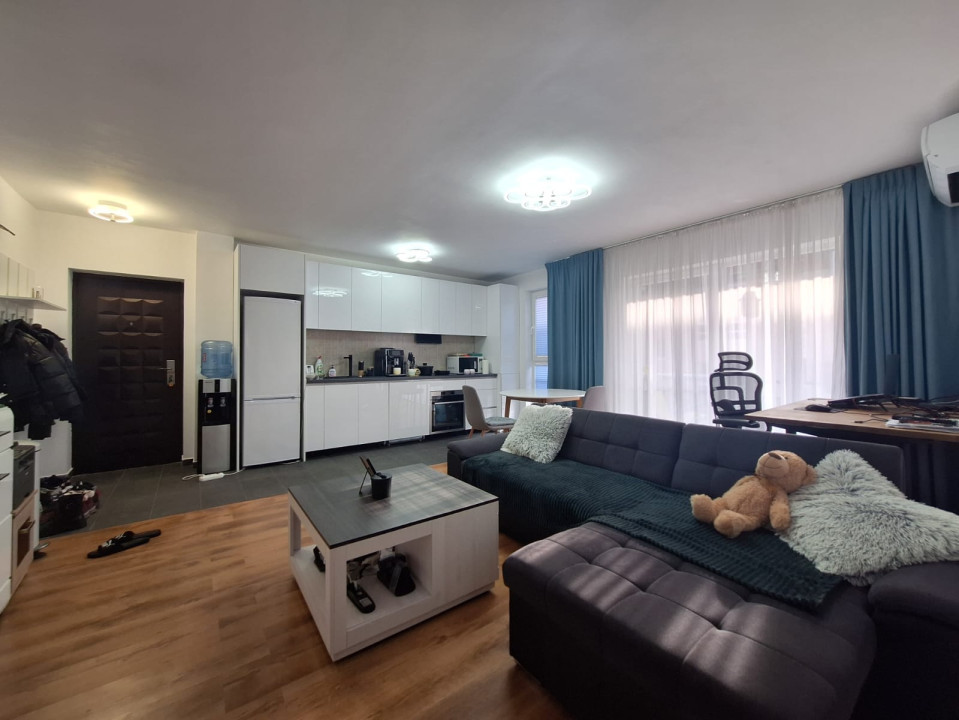 Apartament cu 2 camere, 48 mp, boxa, balcon, zona Eroilor