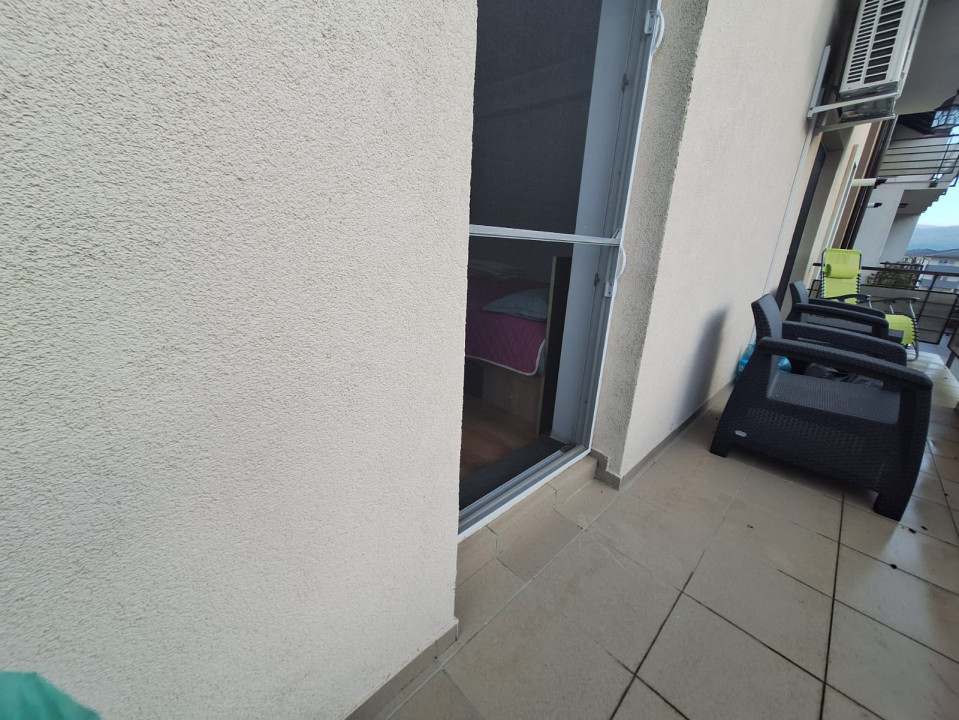 Apartament cu 2 camere, 48 mp, boxa, balcon, zona Eroilor