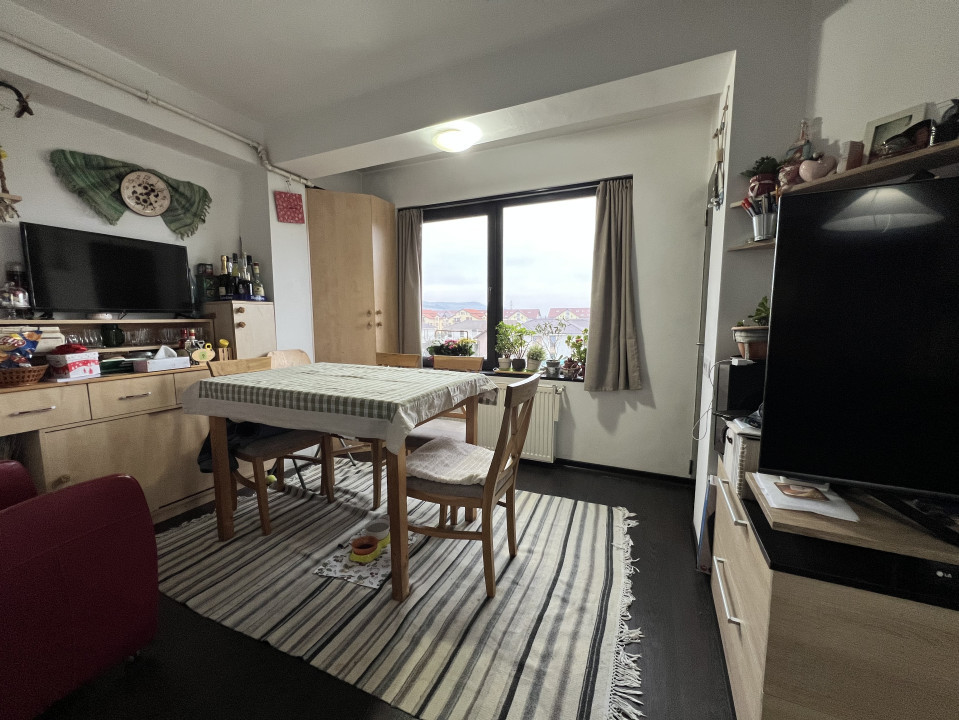 Apartament de 3 camere, 2 bai, 99 mp, parcare, zona Oncos/Spalatoria auto