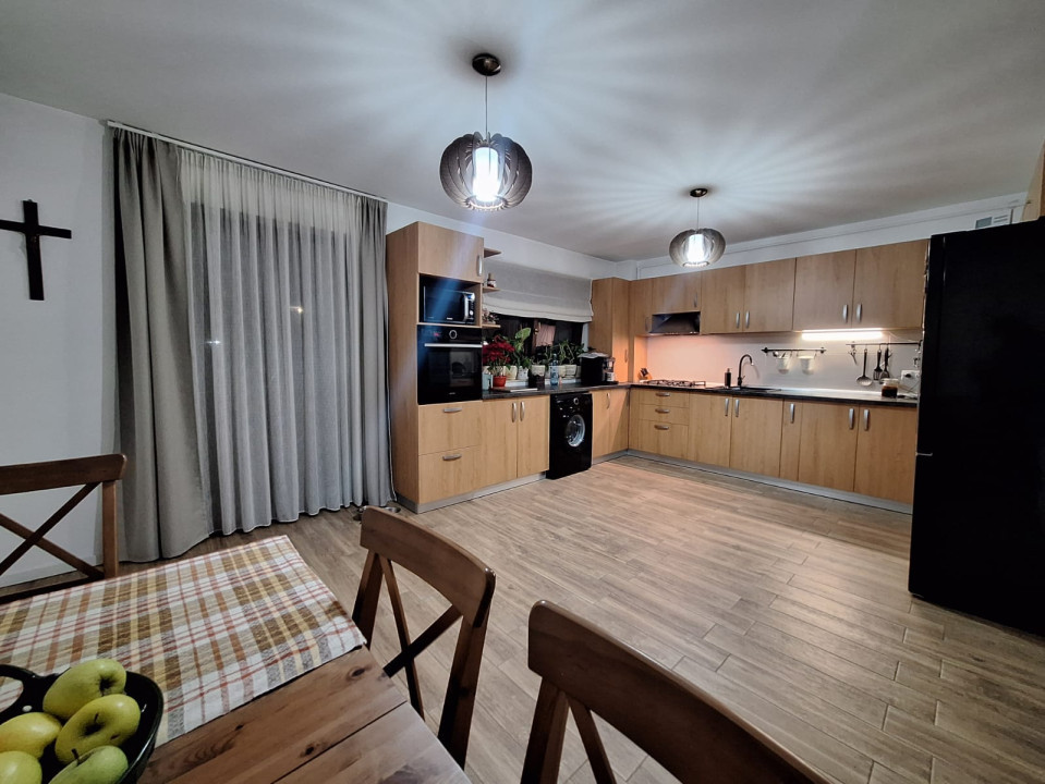 Apartament cu 3 camere, 2 parcari subterane, zona Terra