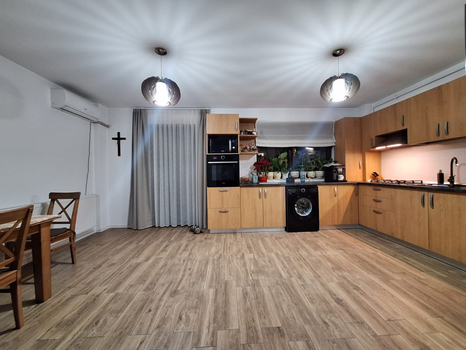 Apartament cu 3 camere, 2 parcari subterane, zona Terra