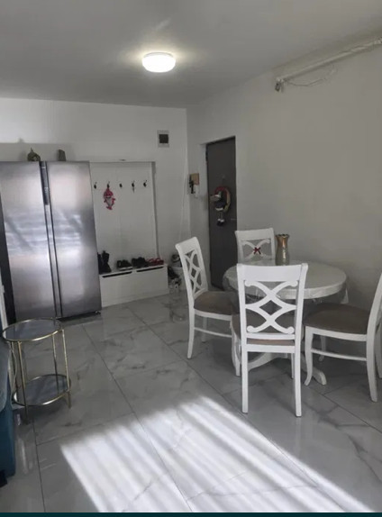 Apartament de 2 camere, 40 mp, etaj intermediar, parcare, str Eroilor/Profi