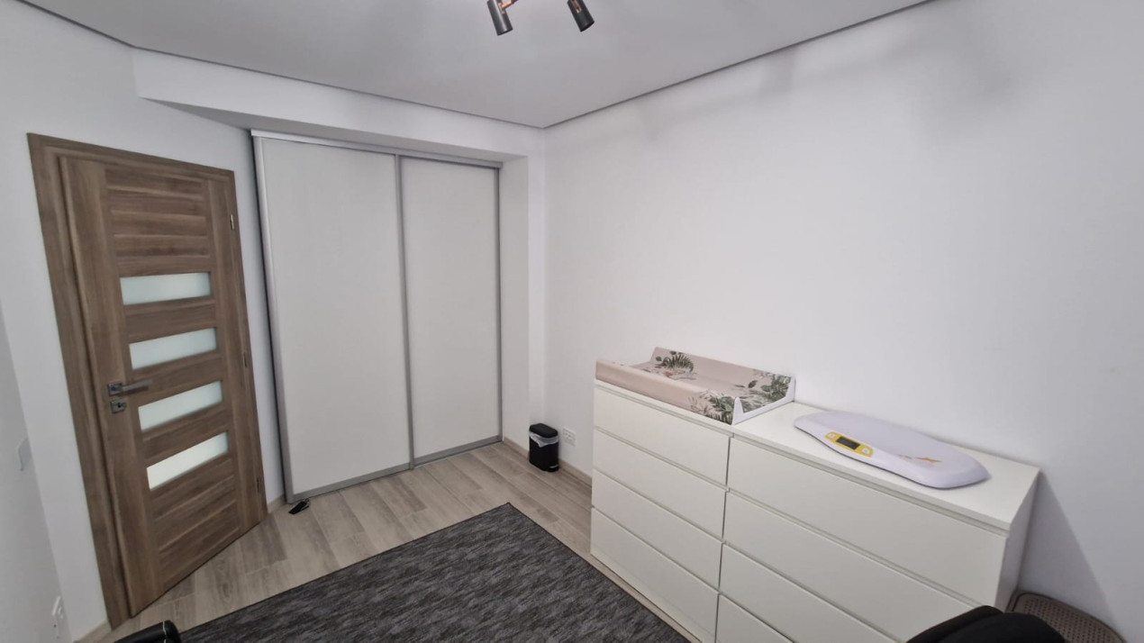 Apartament cu 3 camere, 72 mp, garaj, zona Sub Cetate