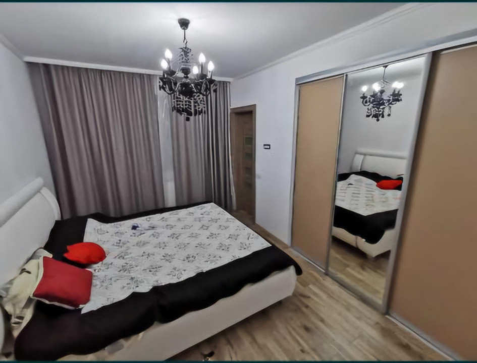 Apartament cu 3 camere, 72 mp, garaj, zona Sub Cetate