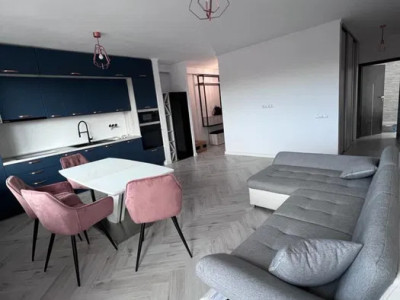 Apartament cu 4 camere, 84 mp, 2 parcari, zona Sub Cetate