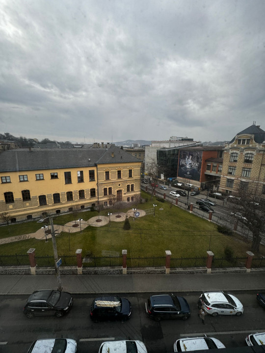 Spatiu comercial 1000mp 8 garaje si 6 parcari Zona Casa de Cultura a Studentilor