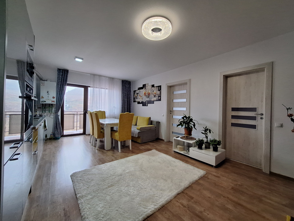 Apartament cu 3 camere, parcare, zona Stejarului