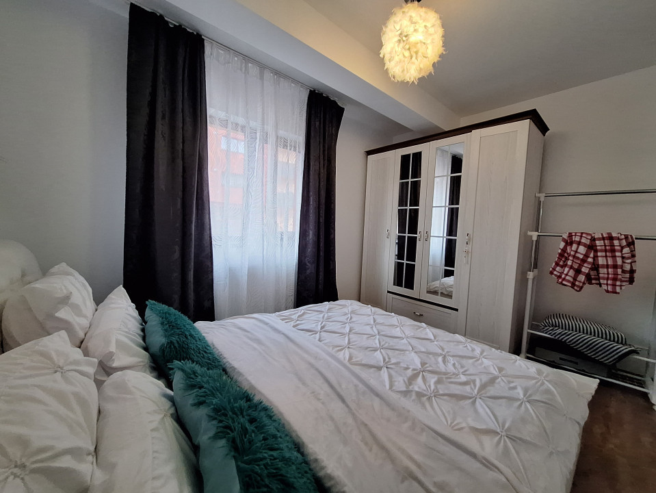 Apartament cu 3 camere, parcare, zona Stejarului