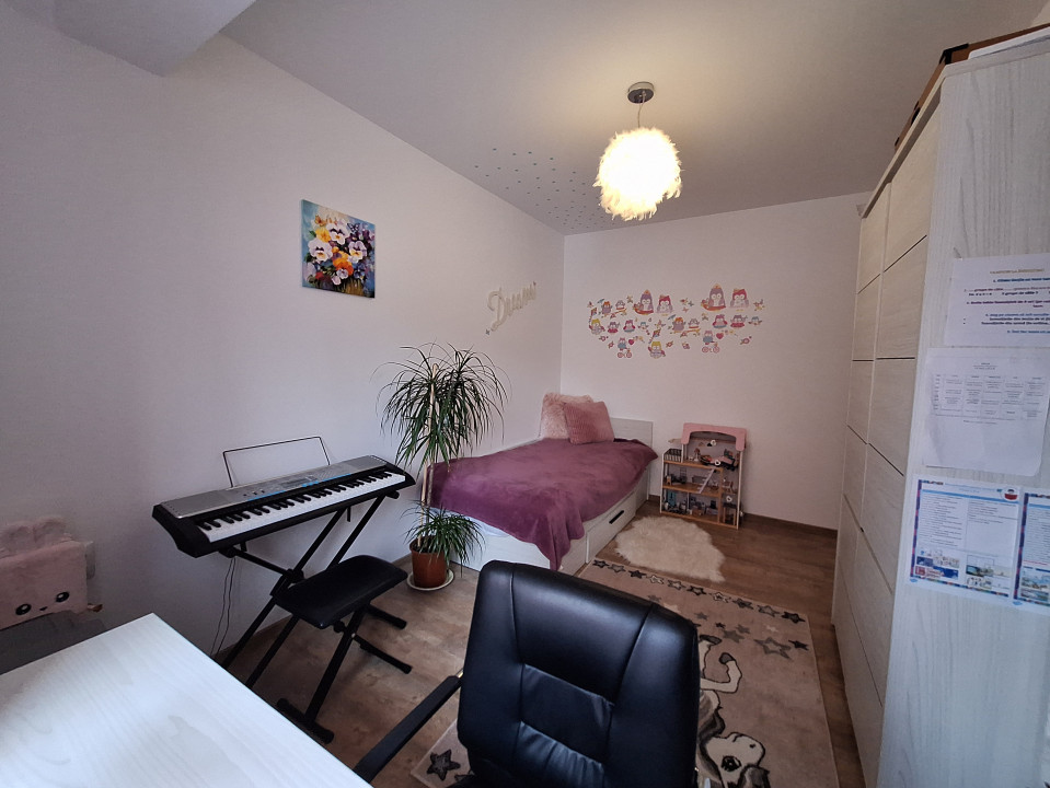 Apartament cu 3 camere, parcare, zona Stejarului