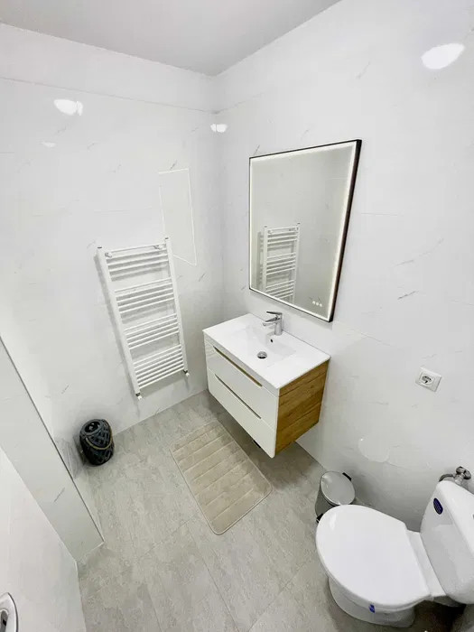 Apartament cu 3 camere, 78 mp, parcare, balcon, zona Eroilor