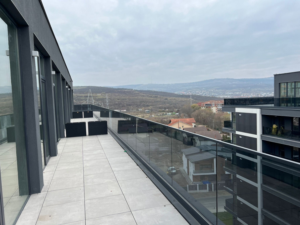 Penthouse de vanzare cu 3 camere  , 65.48 mp in Sopor