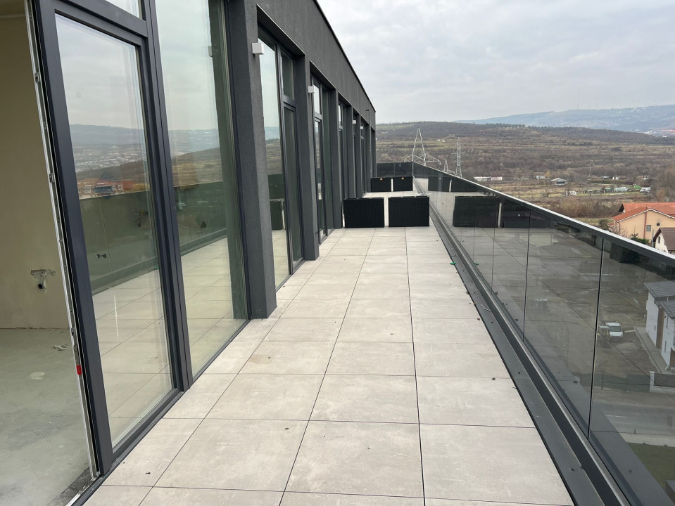 Penthouse de vanzare cu 3 camere  , 65.48 mp in Sopor