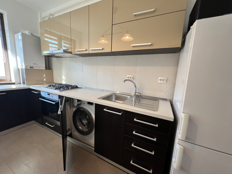 Apartament de 2 camere, 52 mp, loc de parcare, zona Parc Poligon