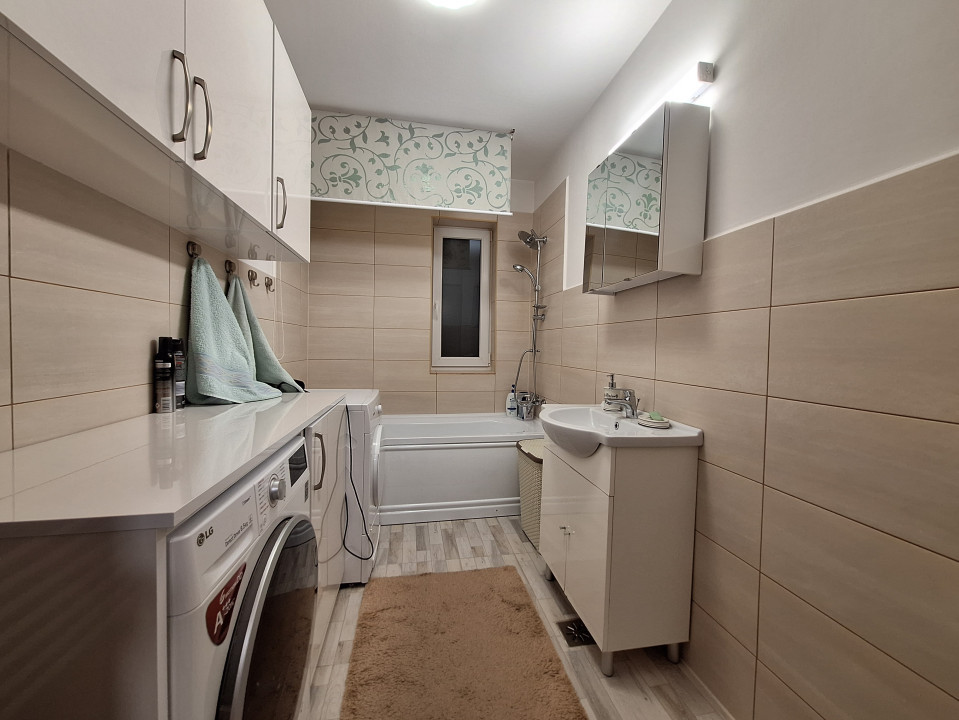 Apartament decomandat, 56 mp, parcare, zona Eroilor