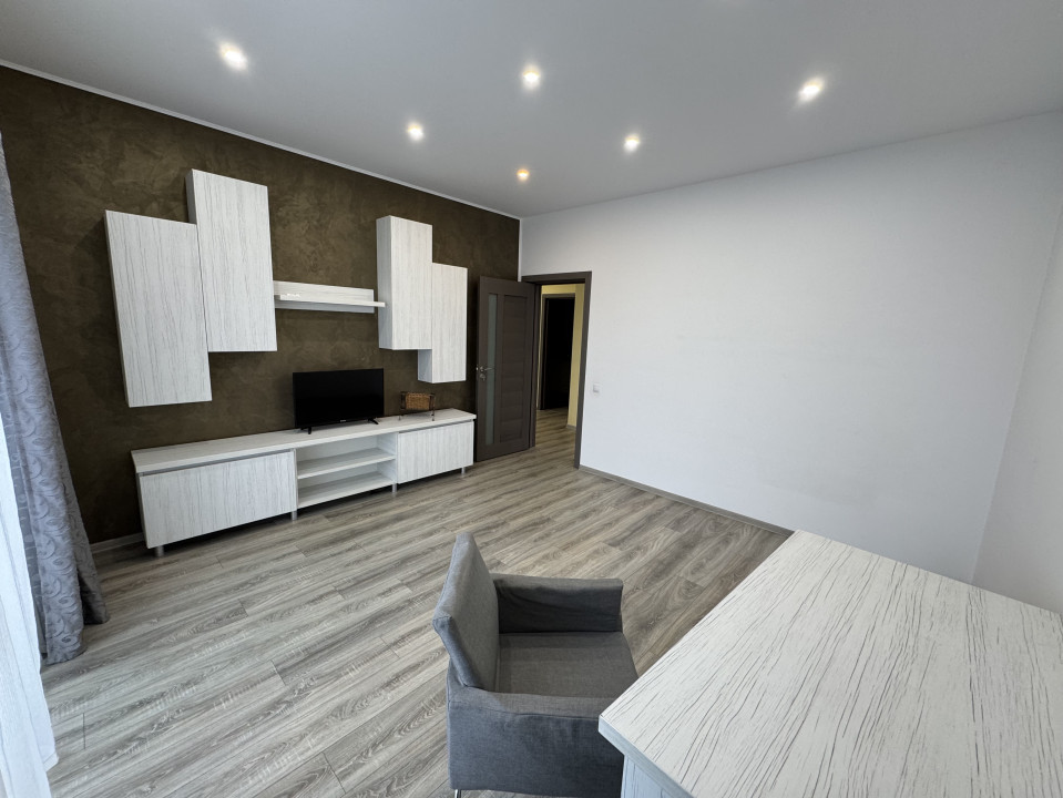 Apartament de 3 camere , 80 mp utili, zona Sesul de sus