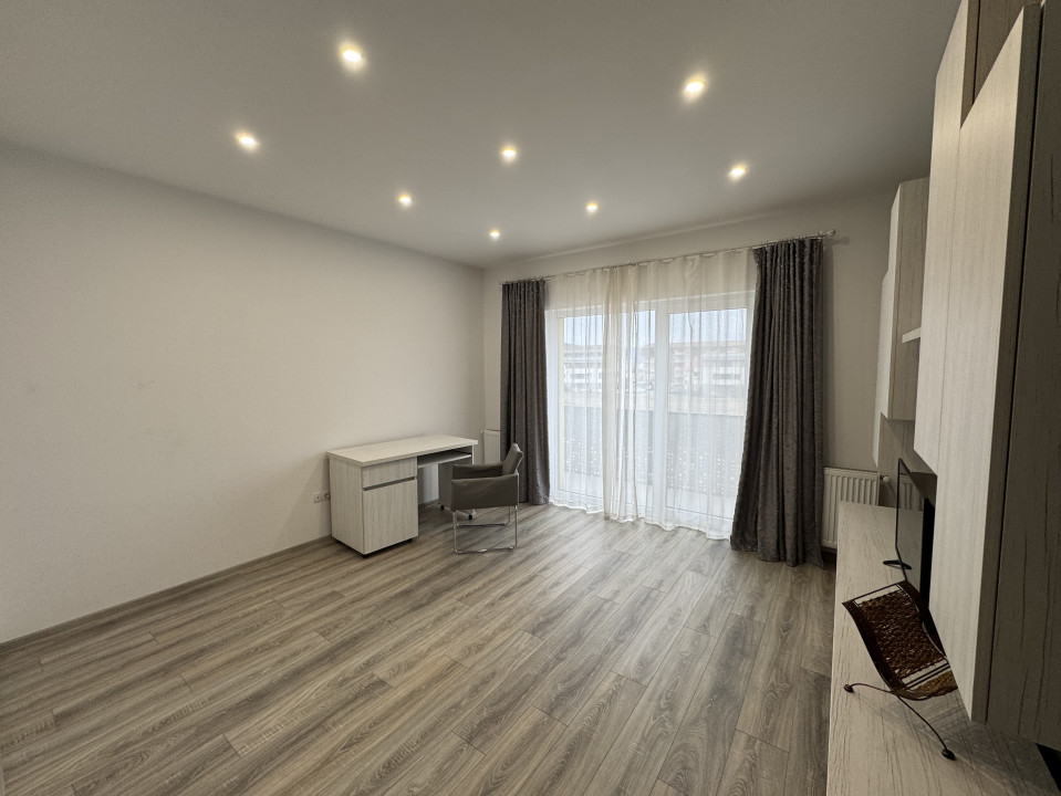 Apartament de 3 camere , 80 mp utili, zona Sesul de sus