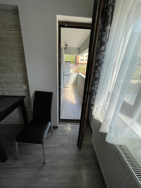 Apartament de 3 camere, finisat mobilat, parcare exterioara, SubCetate