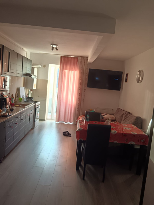 Apartament cu 2 camere, 39 mp, parcare, zona Florilor