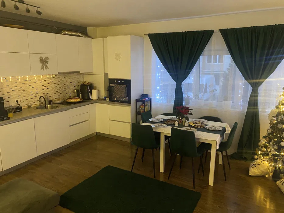 Apartament cu 3 camere, curte 40 mp, parcare, zona Teilor