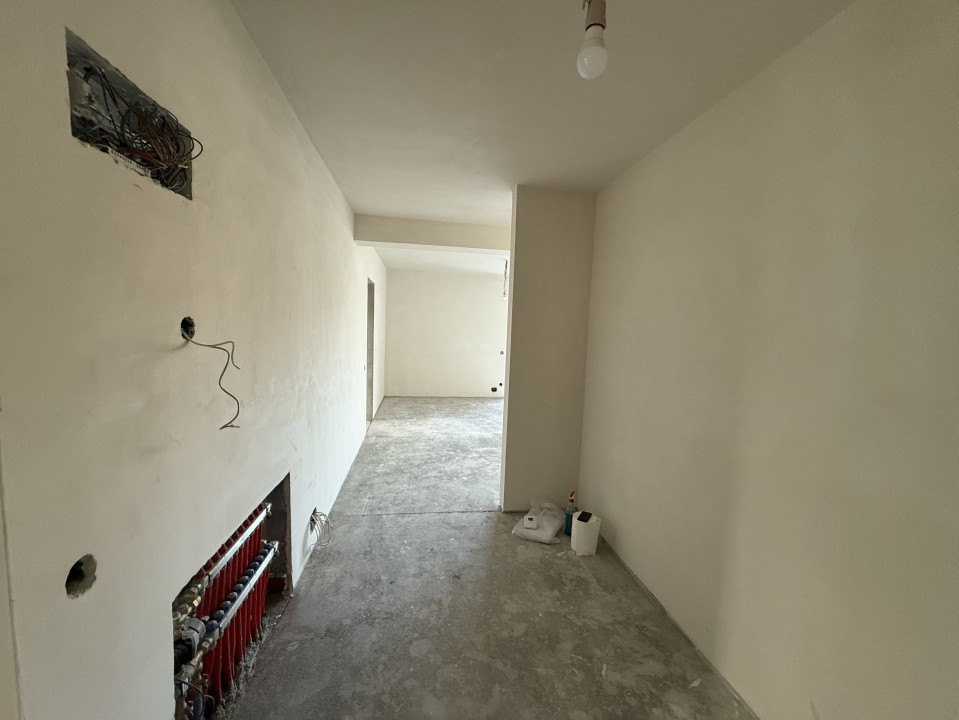 Apartament semifinisat, 160 mp utili cu teren de 350 mp, zona Campului Manastur