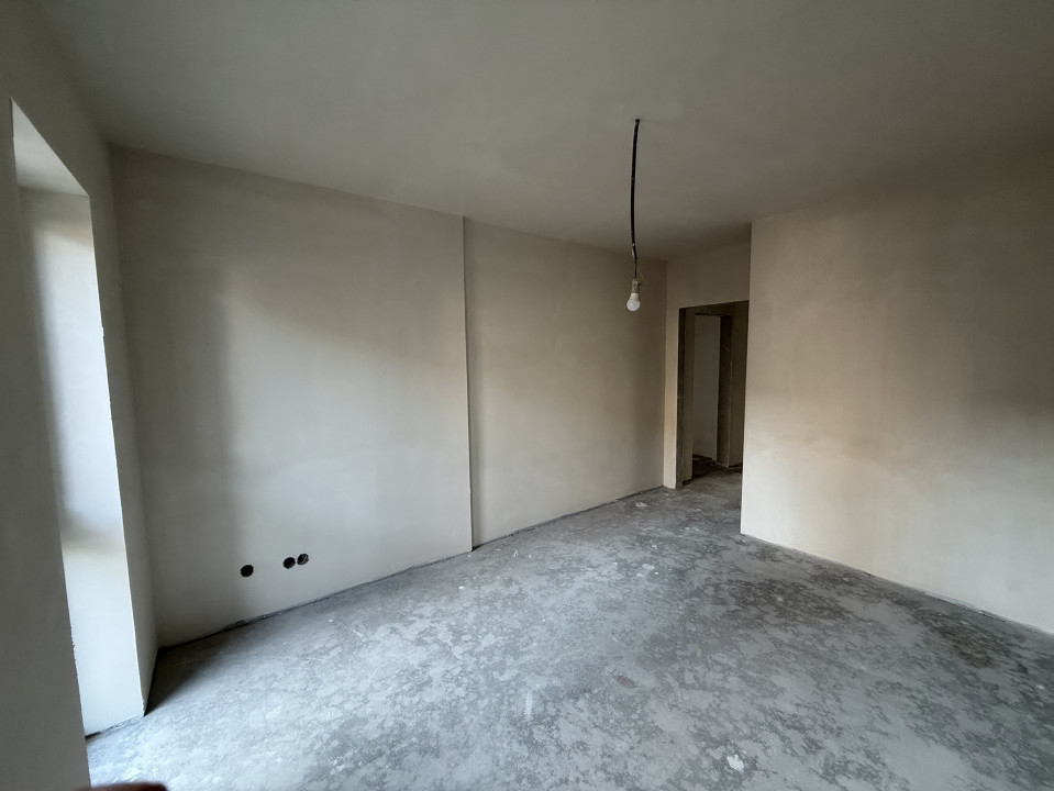 Apartament semifinisat, 160 mp utili cu teren de 350 mp, zona Campului Manastur