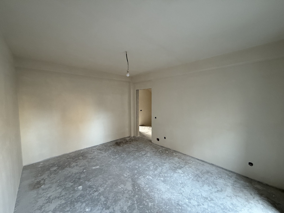 Apartament semifinisat, 160 mp utili cu teren de 350 mp, zona Campului Manastur