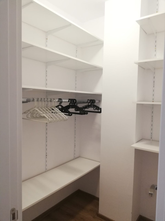 Apartament cu 3 camere, 68 mp, 2 parcari, balcon zona Parcului Poligon