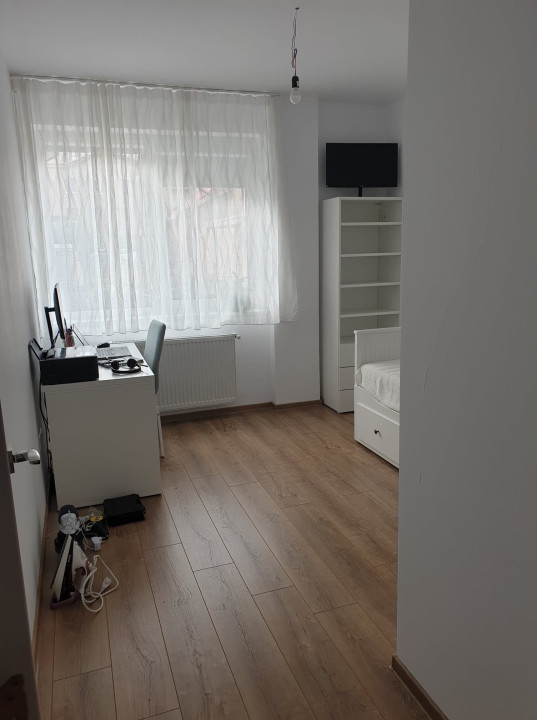 Apartament cu 3 camere, 68 mp, 2 parcari, balcon zona Parcului Poligon