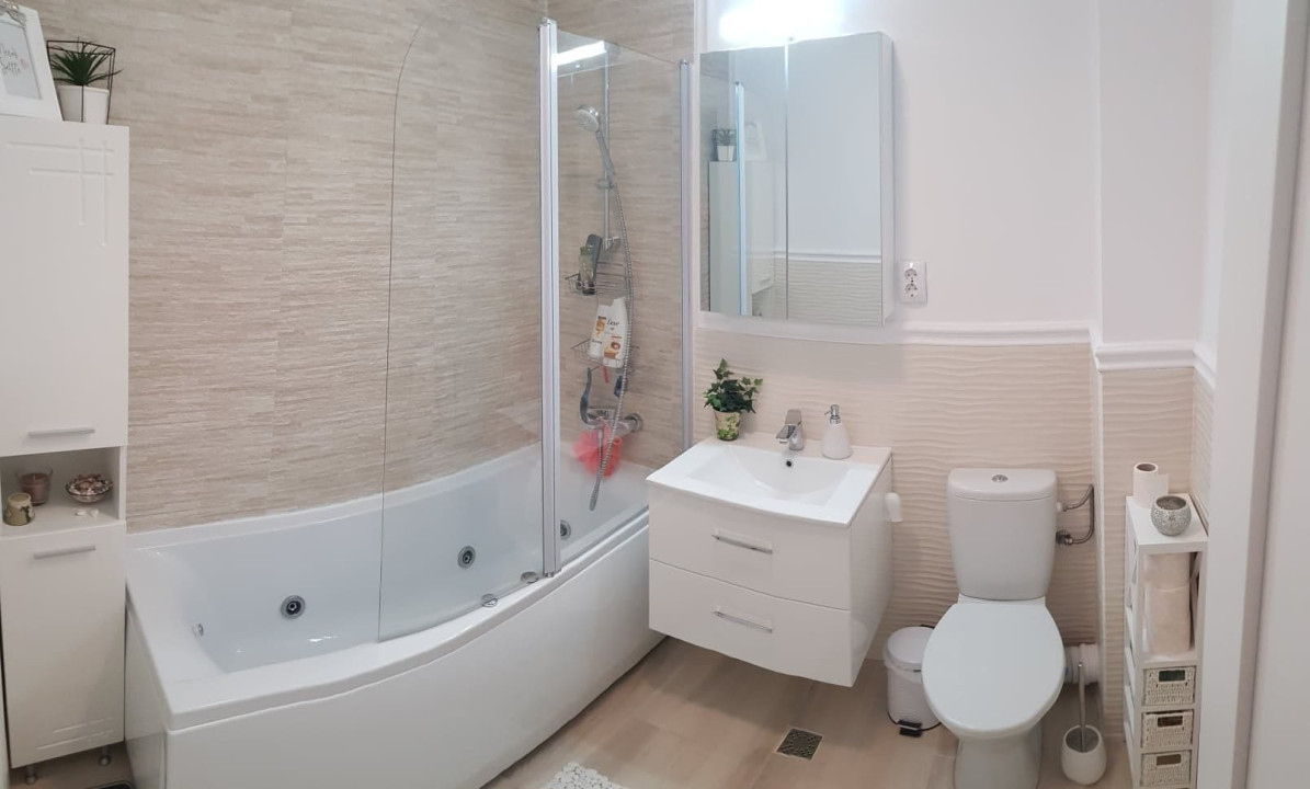 Apartament cu 3 camere, 68 mp, 2 parcari, balcon zona Parcului Poligon