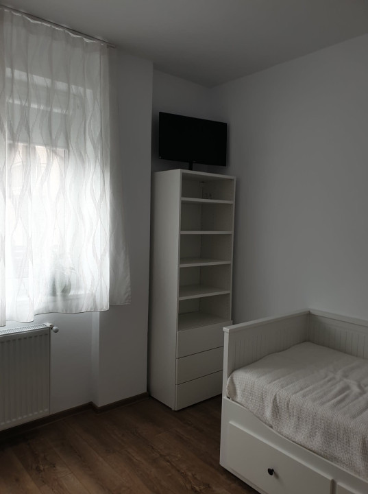 Apartament cu 3 camere, 68 mp, 2 parcari, balcon zona Parcului Poligon