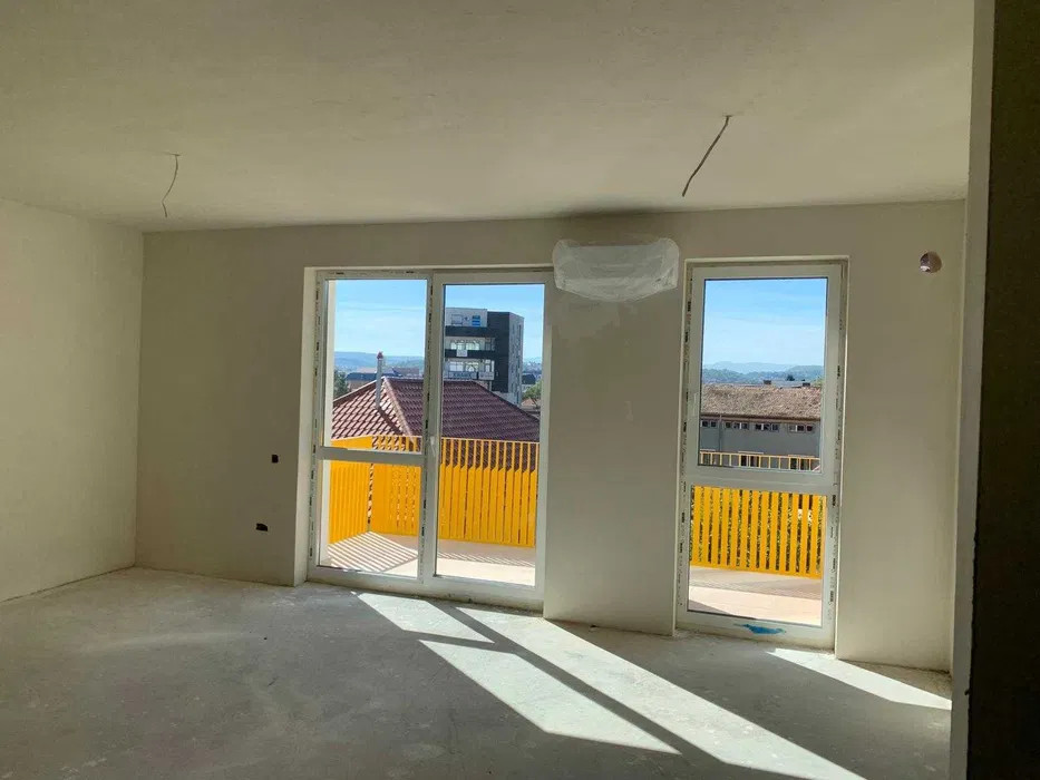 Apartament semifinisat 72mp, 3 camere într-un bloc nou!