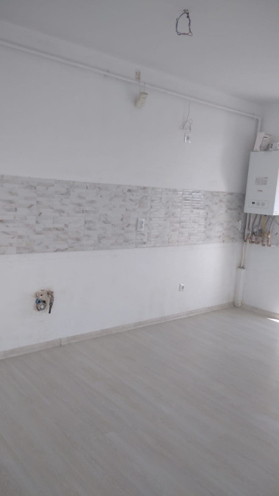 Apartament cu 3 camere, 71 mp, 2 bai, parcare, zona Eroilor