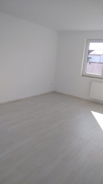 Apartament cu 3 camere, 71 mp, 2 bai, parcare, zona Eroilor