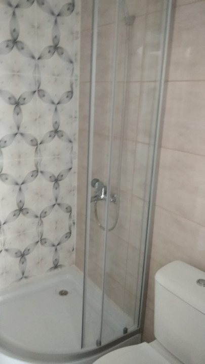 Apartament cu 3 camere, 71 mp, 2 bai, parcare, zona Eroilor