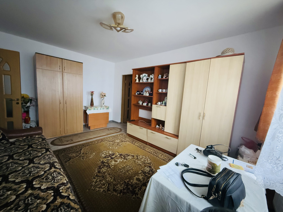 Apartament 3 camere la cheie, 50 mp utili, zona Manastur