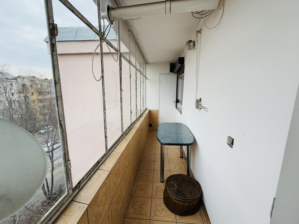 Apartament de inchiriat 3 camere, 55 mp cu balcon 6mp, zona Gheorgheni