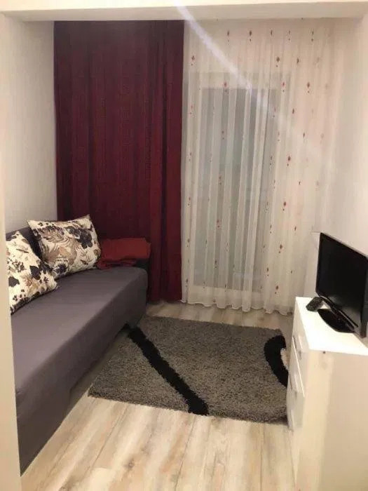 Apartament cu 2 camere, decomandat, parcare, strada Eroilor