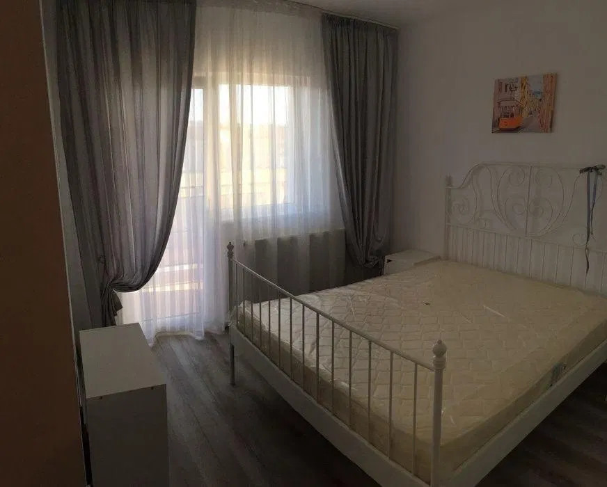 Apartament cu 2 camere, decomandat, parcare, strada Eroilor