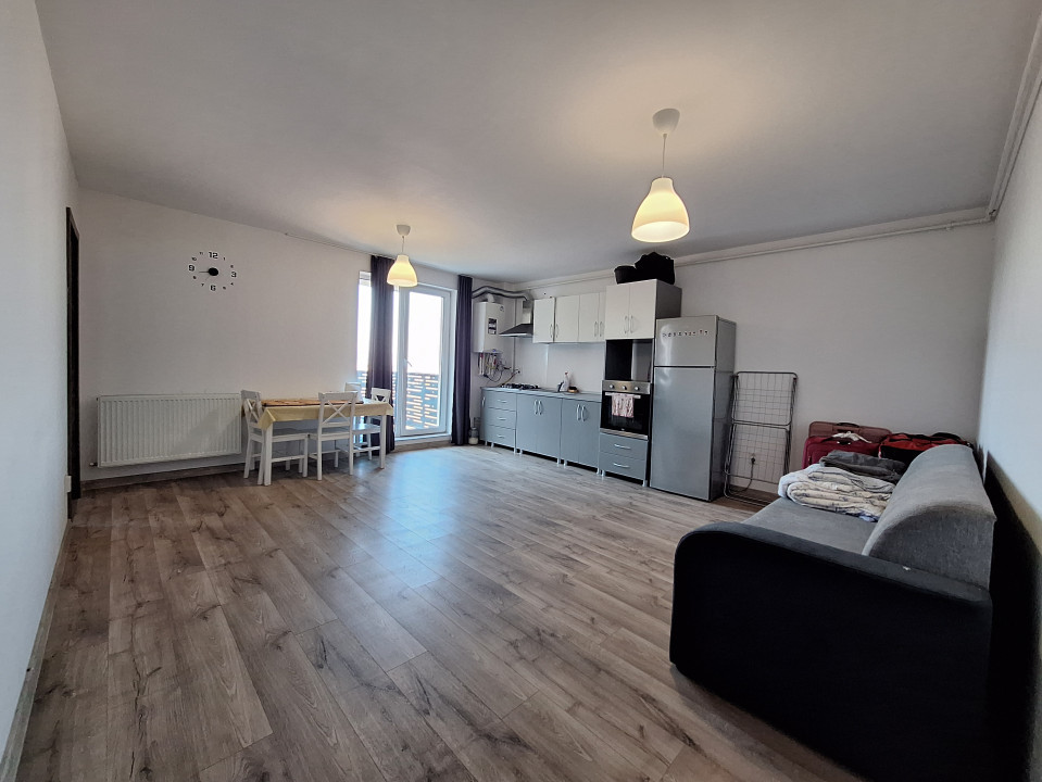 Apartament cu 2 camere, 45 mp, balcon, strada Razoare