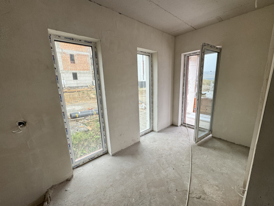 Casa tip duplex, 4 camere, 110mp, semifinisat, Zona Fagului, Floresti