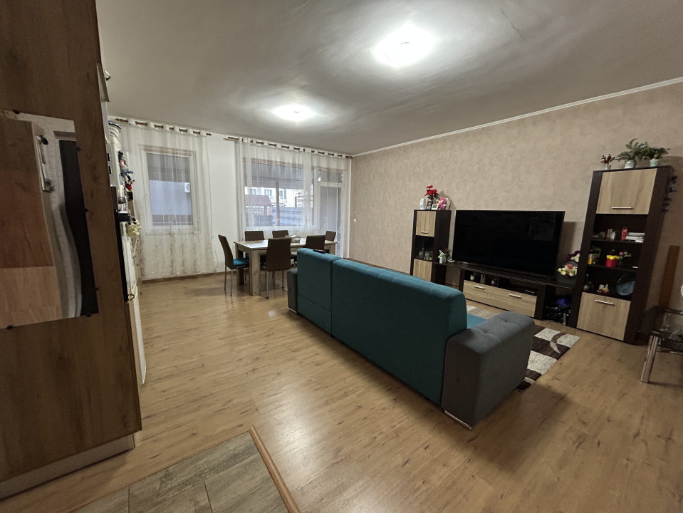 Apartament 2 camere, 52 mp, semidecomandat , grădină 44 mp , zona Subcetate 