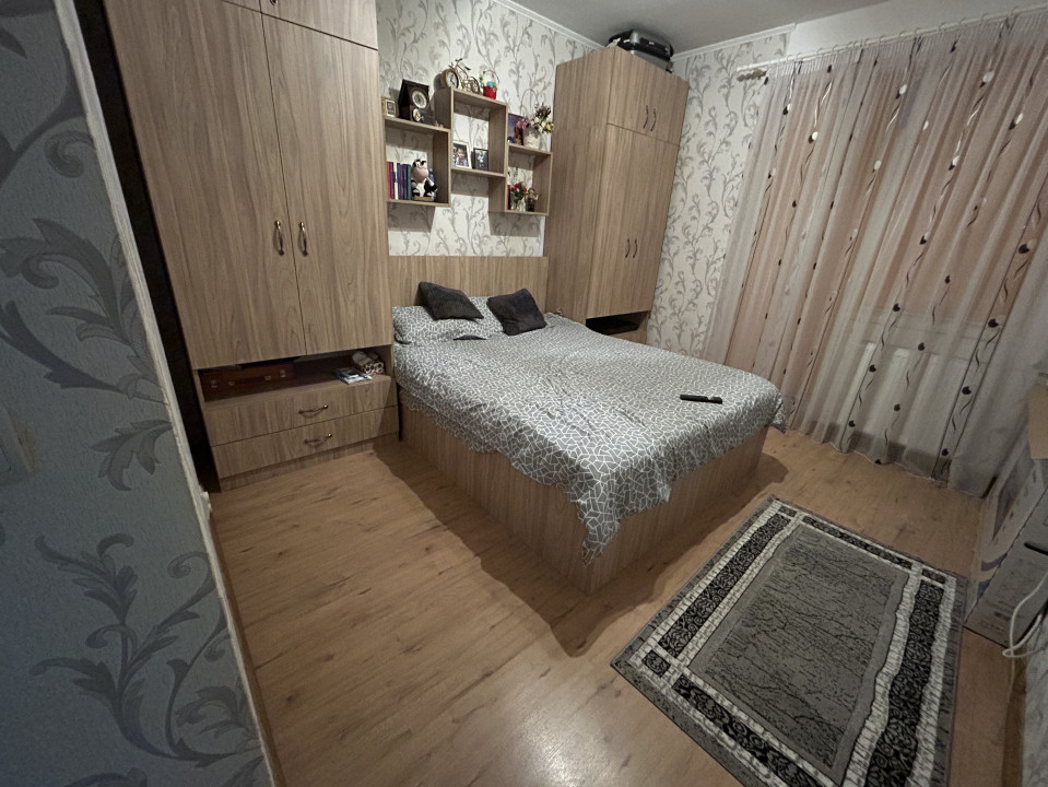 Apartament 2 camere, 52 mp, semidecomandat , grădină 44 mp , zona Subcetate 