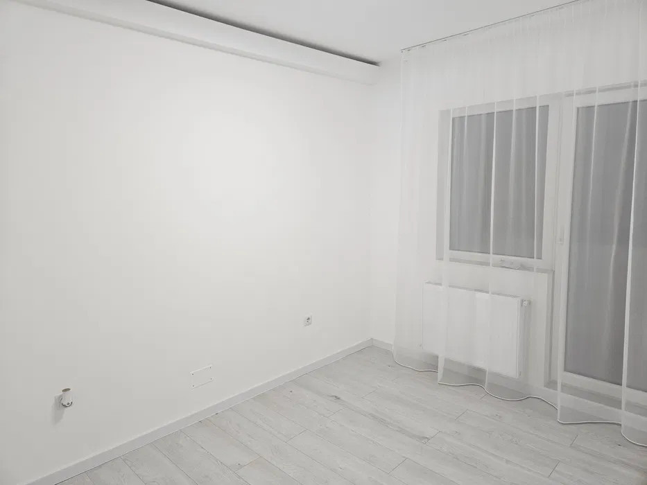 Apartament cu 3 camere, parcare, 2 balcoane, zona Eroilor